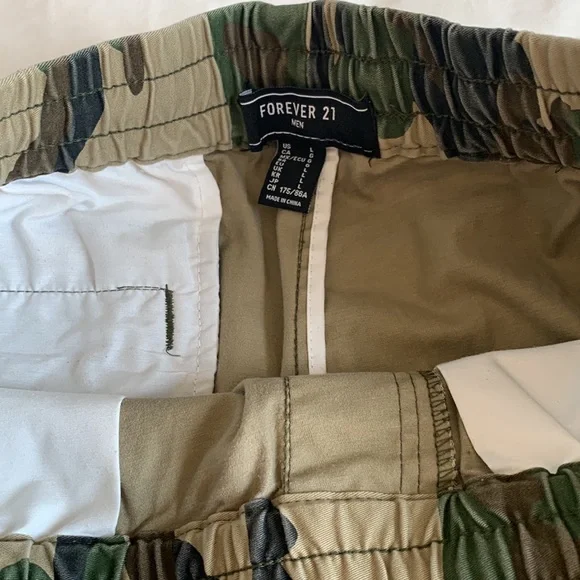 Forever 21 Mens Camo Joggers (Bin K) - Picture 5 of 6